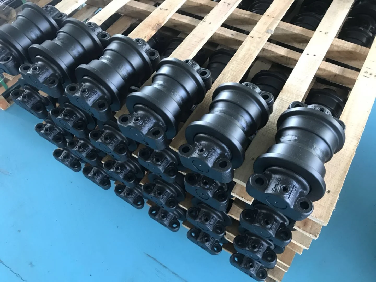 
Excavator bottom roller undercarriage parts lower roller for track roller kubota k30502a 