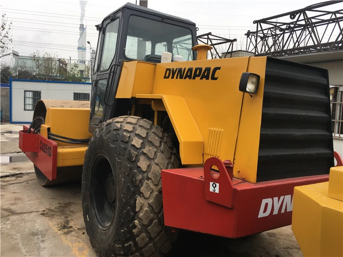 По низкой цене хорошее качество б/у дорожный каток Dynapac CA251d