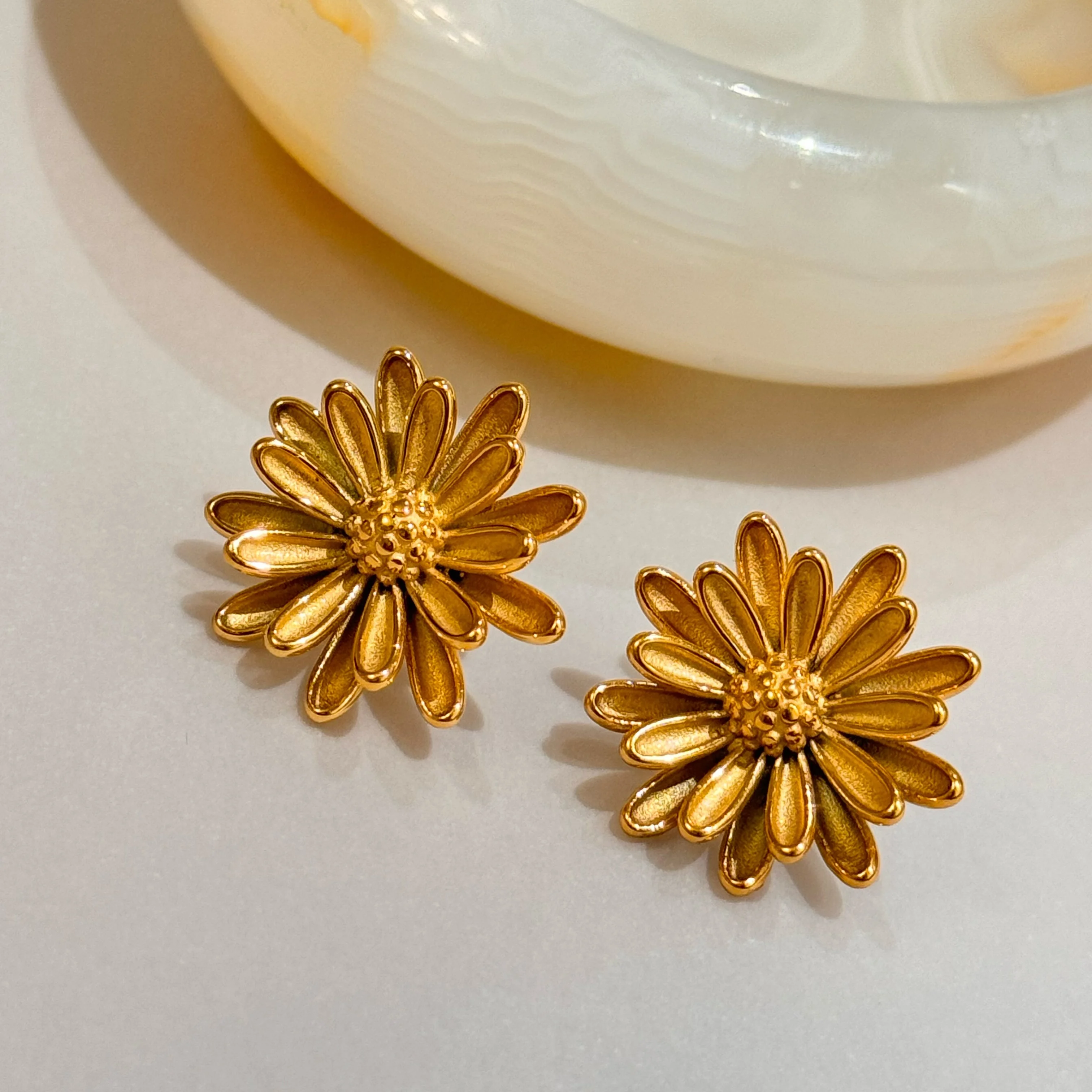 2024 Dazan Winter 18k Gold Plated Unique Hypoallergenic Stainless Steel Fashionable Vintage Gypsy Daisy Flower Earrings Women