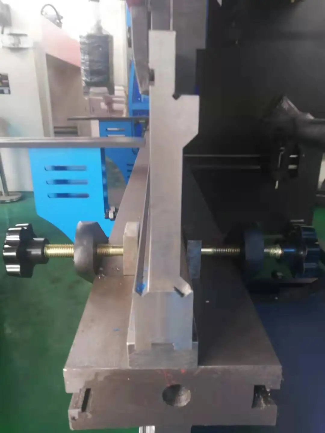 High Quality 3200*8mm hydraulic bender machine/4 axis CNC Press Brake