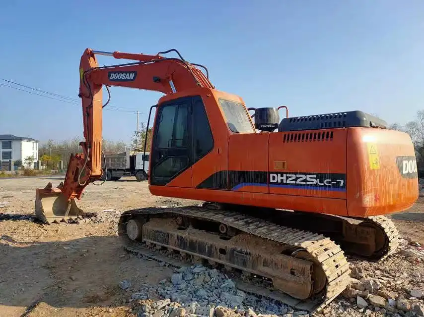 Sell Excavator Used DX Doosan 300-7 Hyundai 220LC-9 Hydraulic Hooker Large Excavator