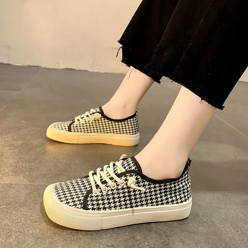 new arrivals hot selling canvas trendy lace up leopard print ladies flat  women shoes 2023