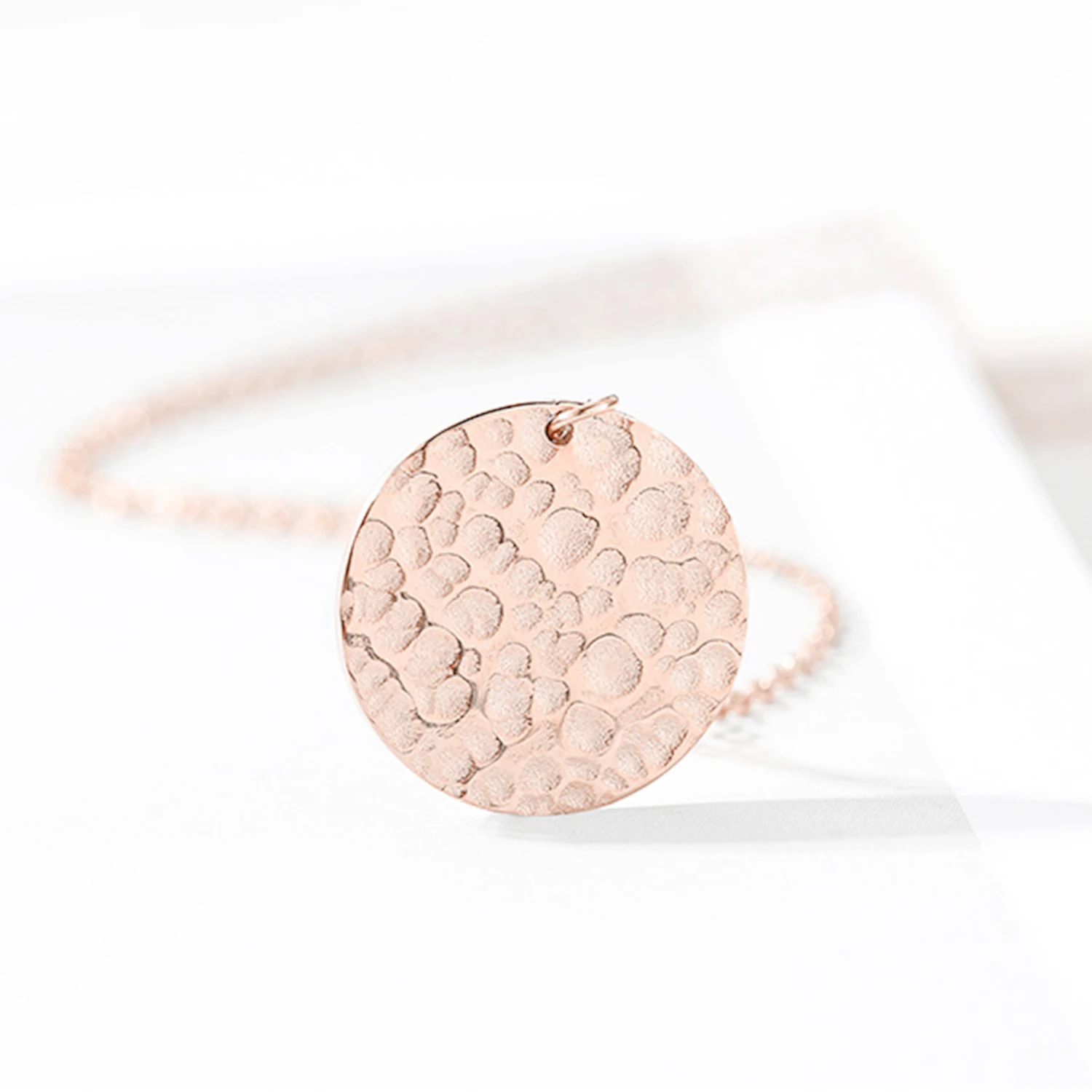 e-Manco Minimalist Round Hammered Custom Pendant Stainless Steel Necklace Sublimation Blank Laser Engraving Jewelry for Women