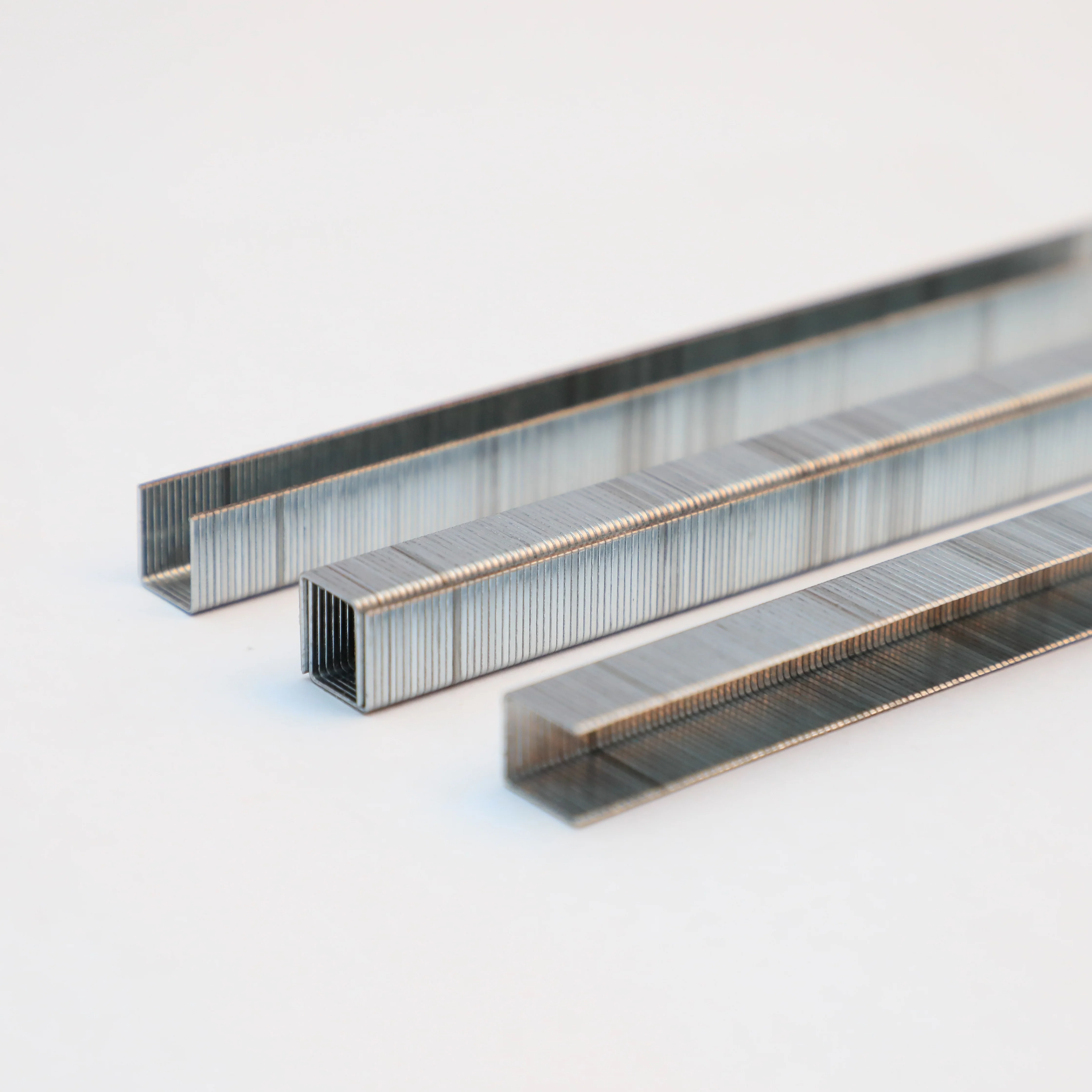 New design wholesale high carbon steel 6 mm staples office supplies set desk accessory kit with staple