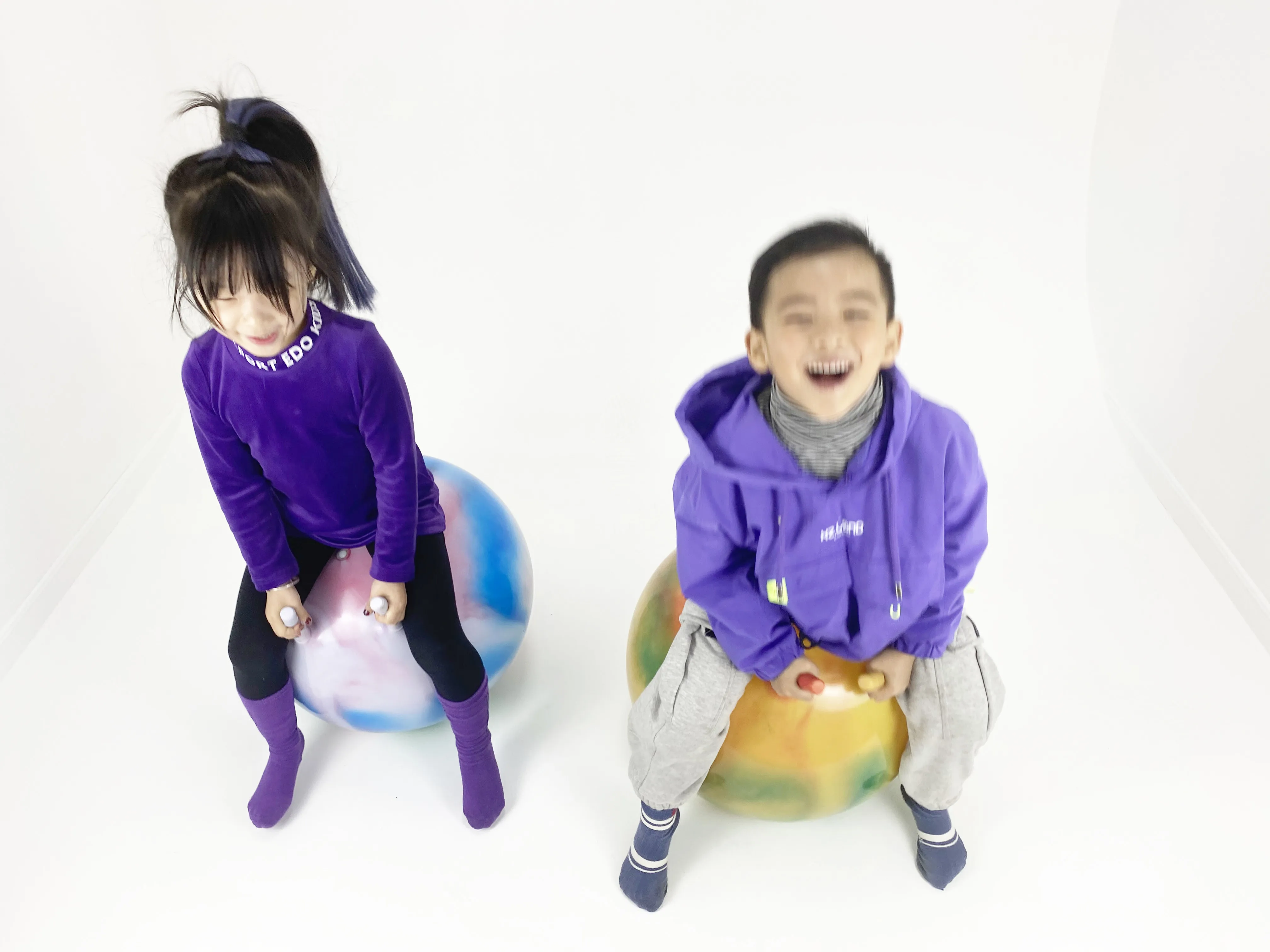 New Design Pvc Jumping Ball with Handle Tou for Children