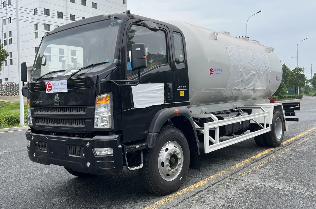 CRRC produce HOWO 4x2 6 Wheel Bobtail LPG Truck 15M3 15000L 7.5T 7.5Tons LPG bobtail truck For Filling LPG Gas Cylinders on sale