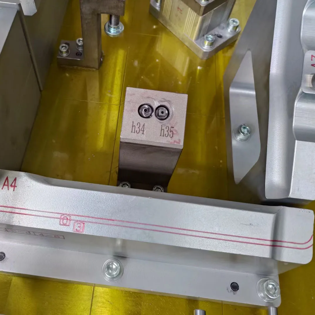 Checking Fixture For Testing Automobile Rear Wall Connecting Plate Assembly