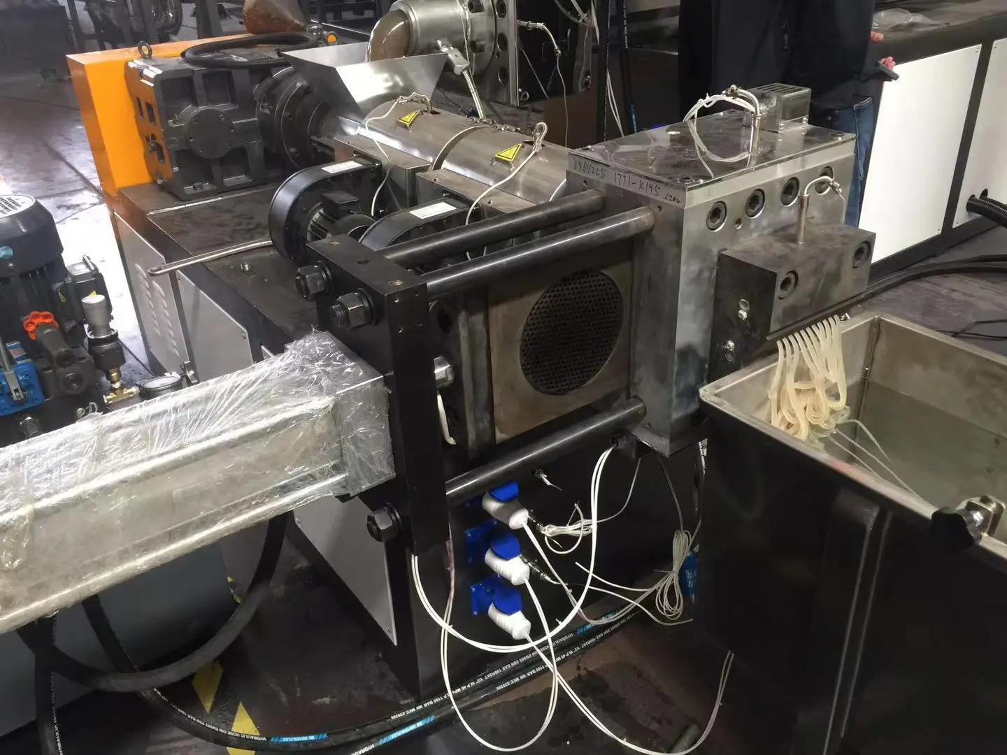 PP PE Recycled Plastic Granulating Pelletizing Machine with Single Screw Extruder