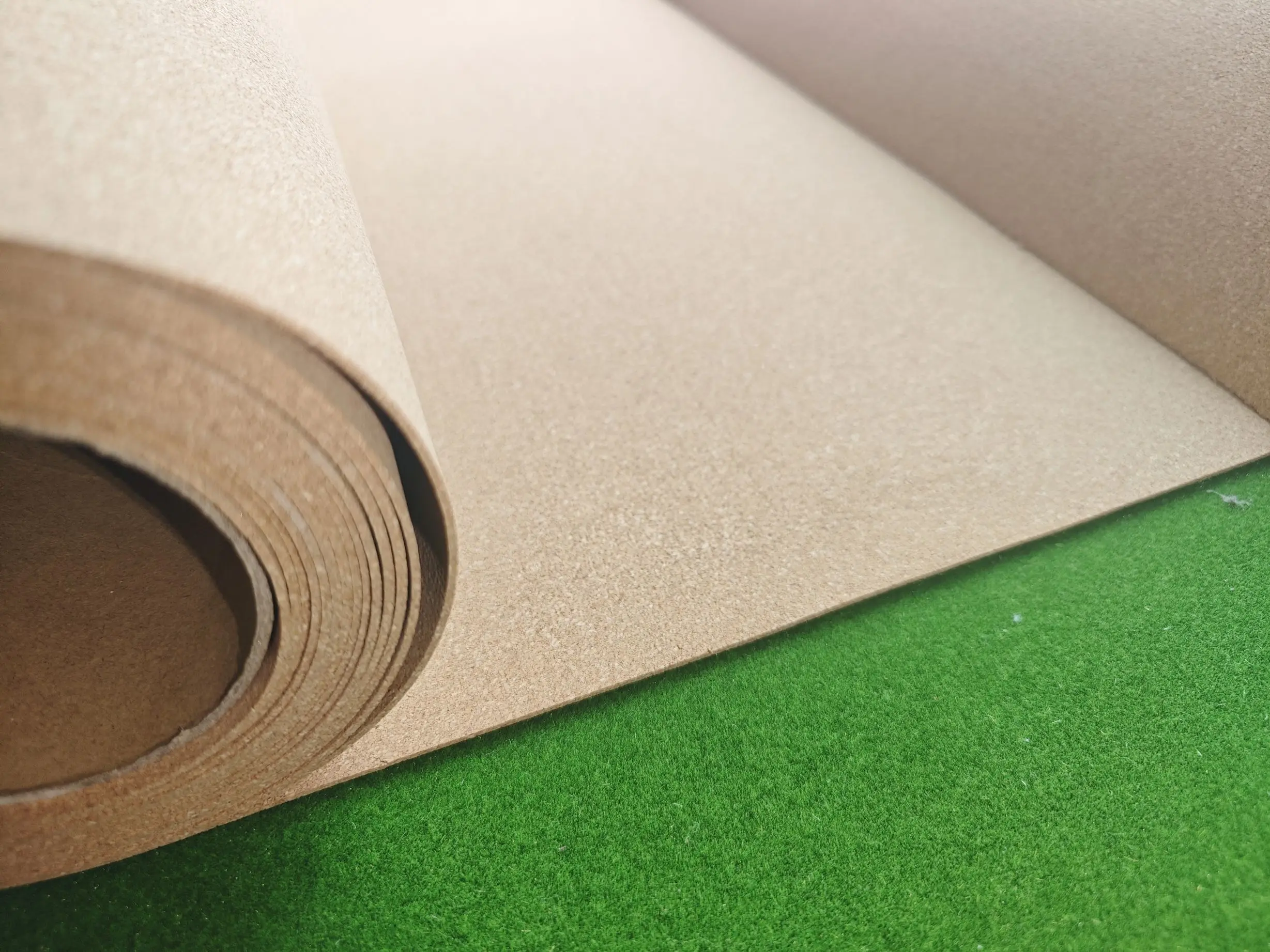 Supplier Offers Fireproof and Heat-Insulating Cork Underlayment Rolls Home Decor Wood Flooring Cushion