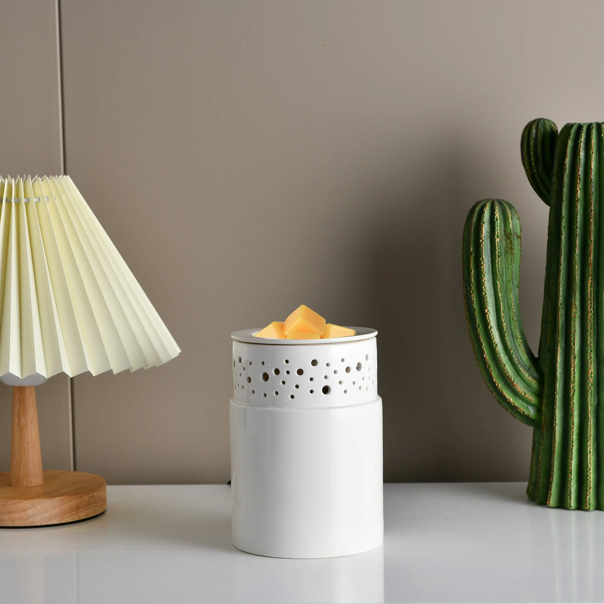 Wax Melts Candle Warmer Classic Ceramic Design Fragrance Oil Warmer Lamp