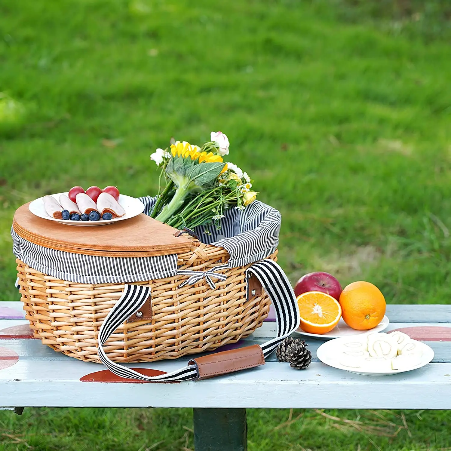 Large Size Natural Eco-friendly Wicker Basket Outdoor Picnic Basket Vegetable Basket For Picking and shopping