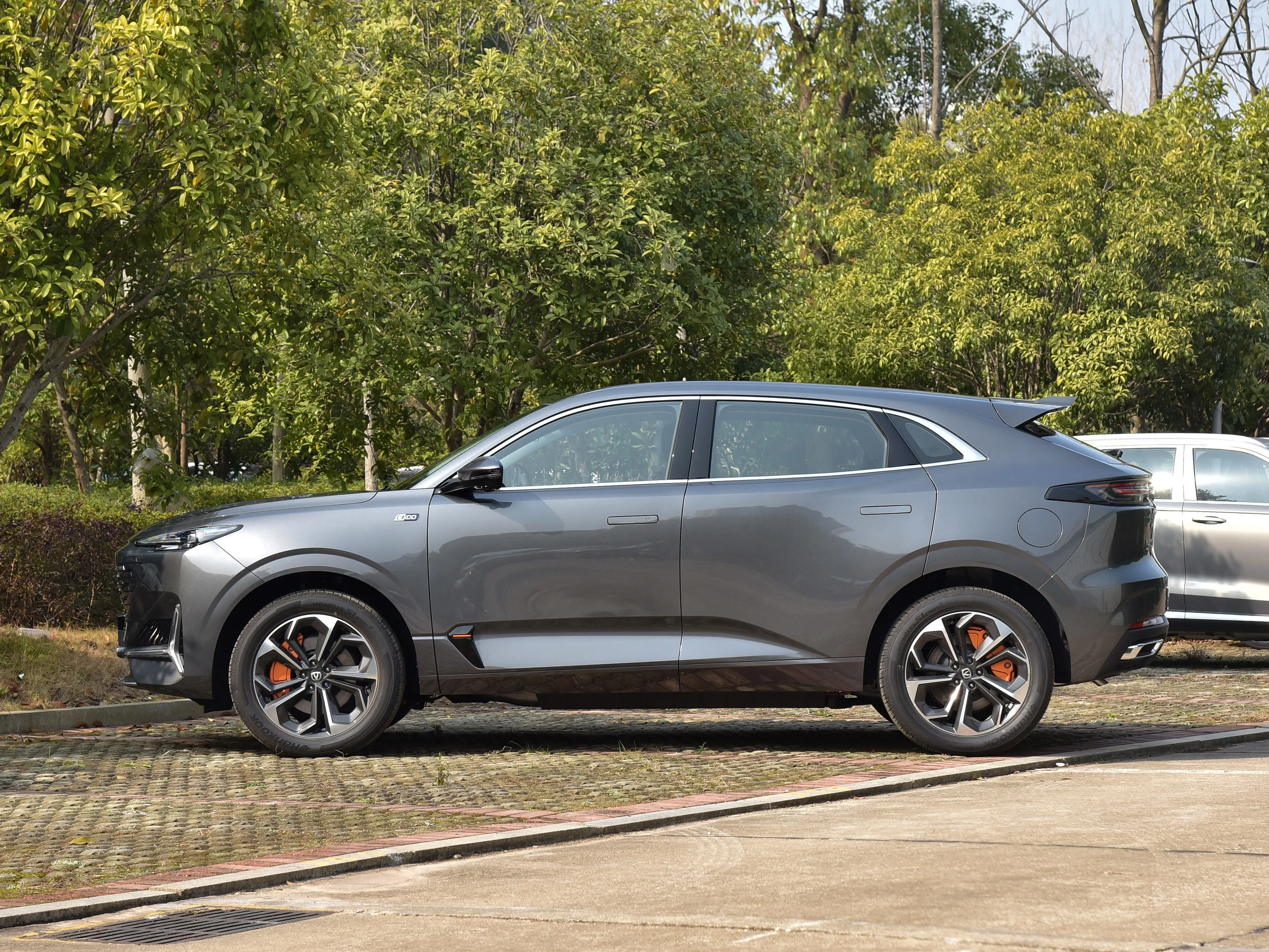 Changan uni-k idd 2023 полный вариант белый цвет Китайский гибридный внедорожник 1 5 t