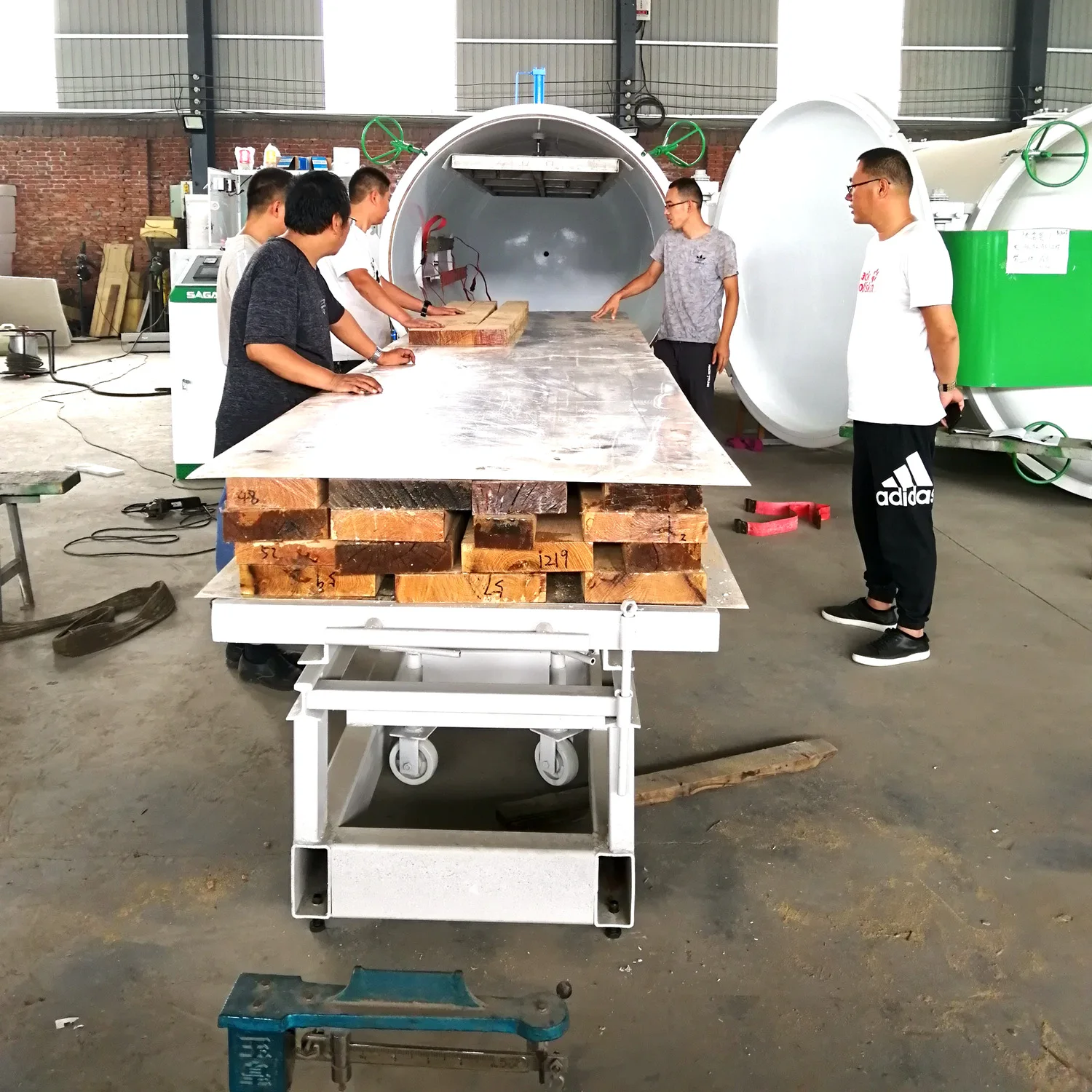 Wood Drying Machine SAGA Wood Dryer Kiln Vacuum Chamber