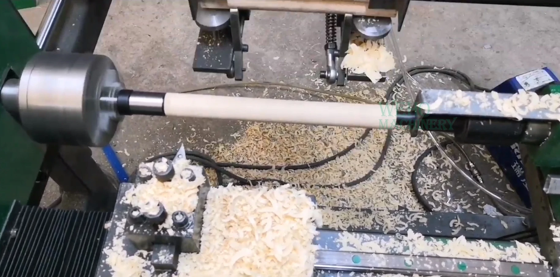 CNC automatic feeding pneumatic programmable wood turning lathe machine