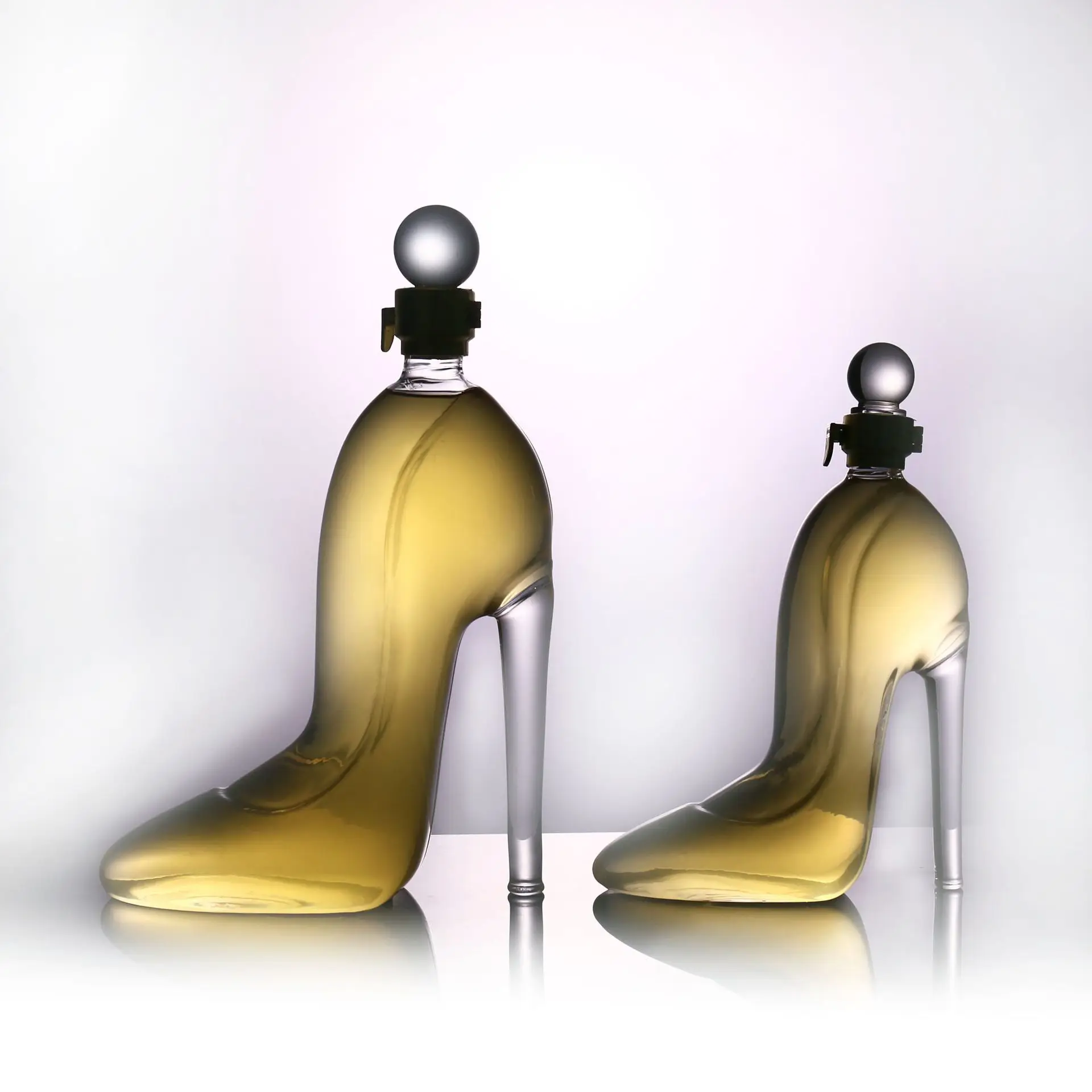 Factory Price New High Heels Shaped Glass Wine Whiskey Decanter Wholesaler