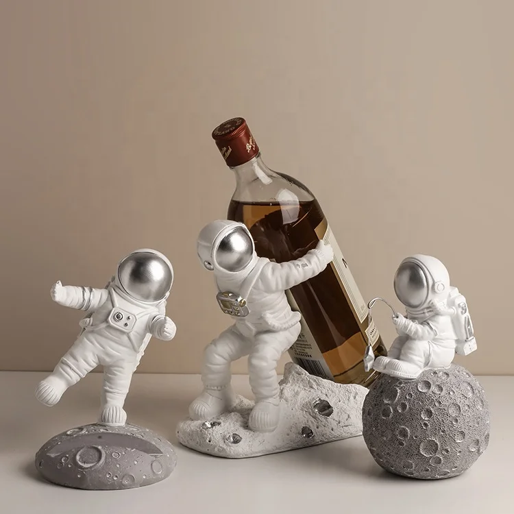 BHM Wall-mounted Hot Sale Astronaut Modern Sculpture ornaments decoration for desk table