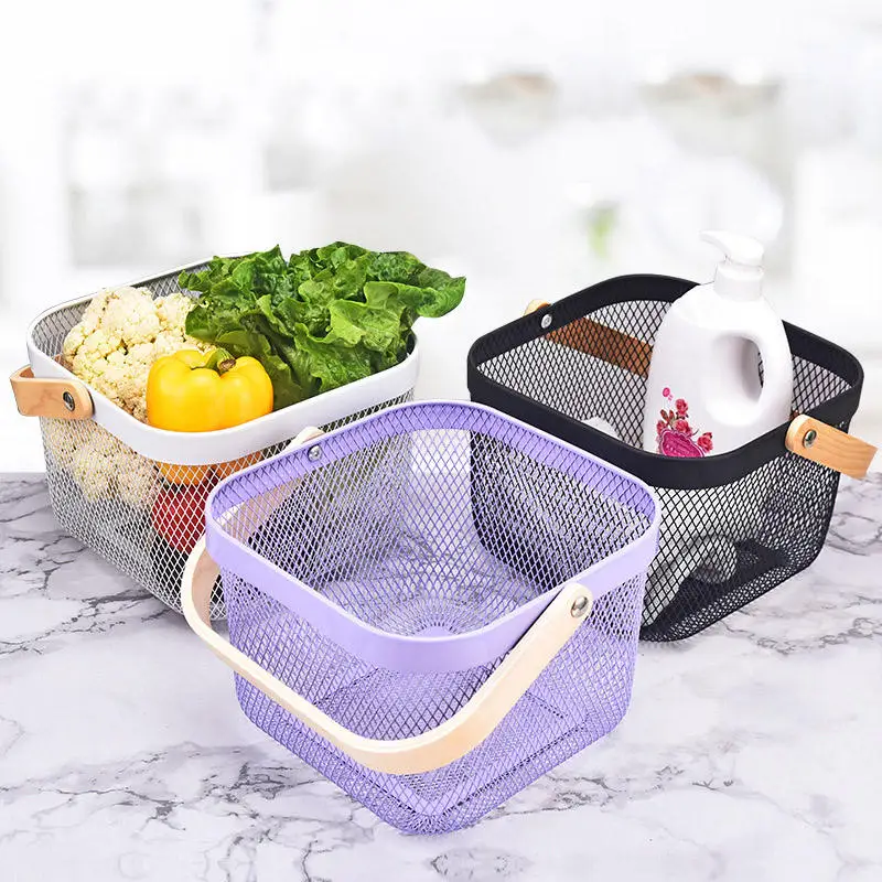 Multifunctional Kitchen Bath Toy Fruit Storage Wire Mesh Storage Basket With Wooden Handle