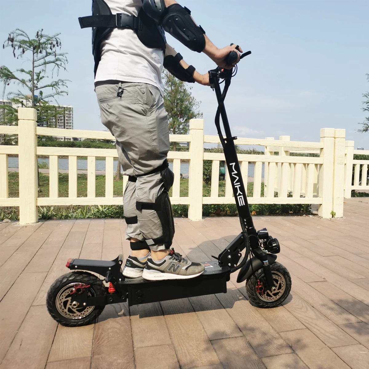 Maike Mk6 1000W 130KM long range wholesale moped European warehouse foldable e-scooter/scooter electric for adult