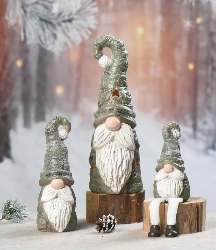 Wholesale custom garden outdoor decor dwarf resin craft garden gnome sculpture with LED light garden decoration ornaments