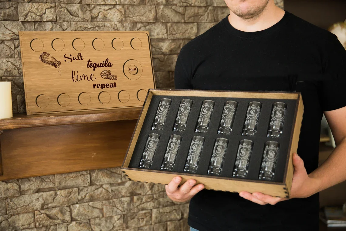 Christmas Wood Gift Glasses Box with Beer Flight Tray Party Wood Wine Glass Box Personalized Tequila Shot Glasses Tray
