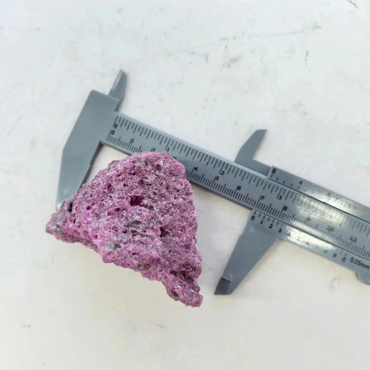 Wholesale High Quality Crystal Specimen Natural Gemstone Ruby Rough Stone For Sale