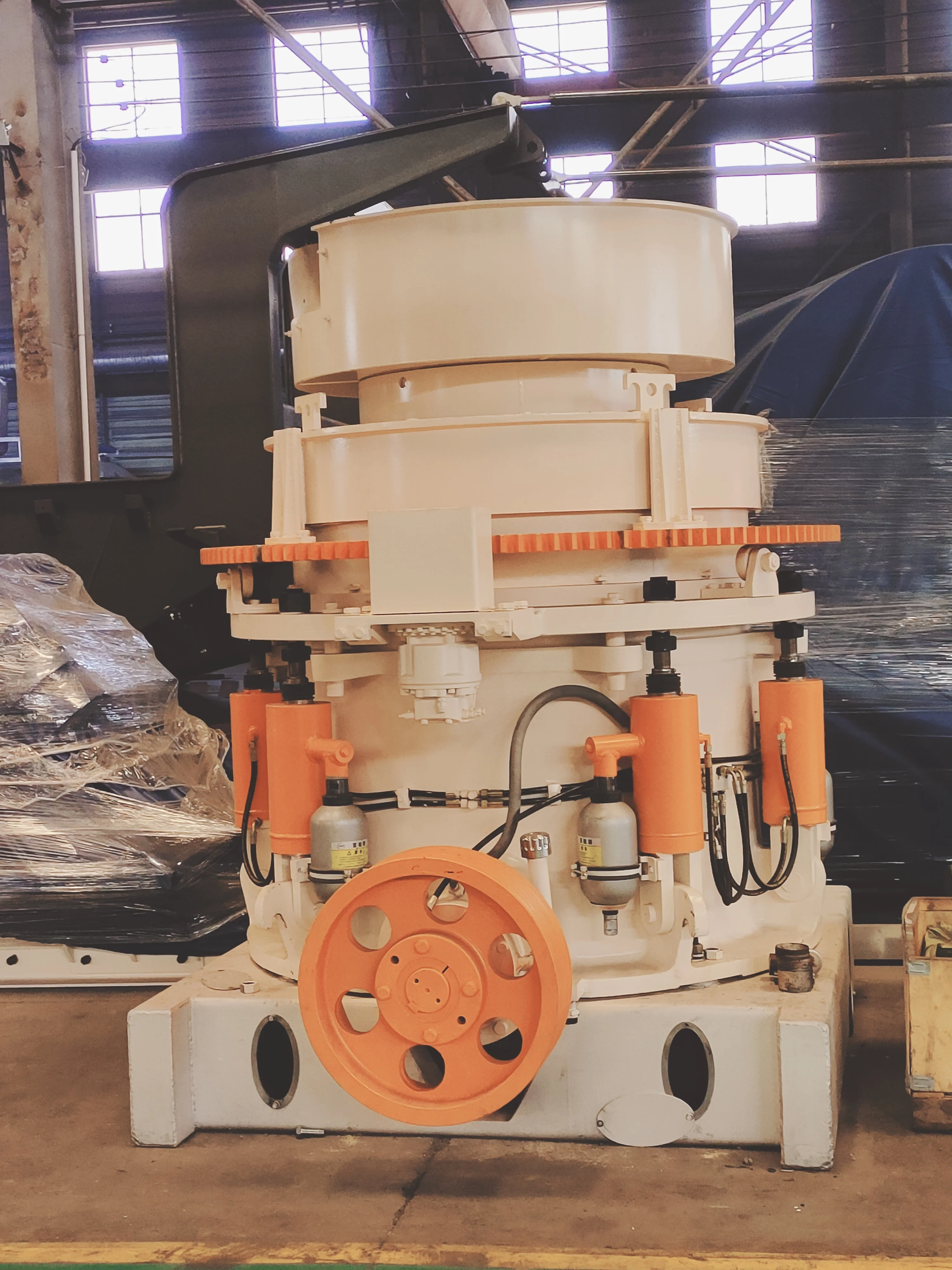 High Performance Low Cost Large Crushing Force HP Multi-Cylinder Hydraulic Cone Stone Crusher