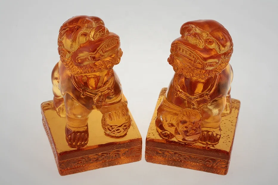 Custom Hand-carved Chinese Traditional Majestic Lion Crystal Glass Statue Feng Shui Decoration