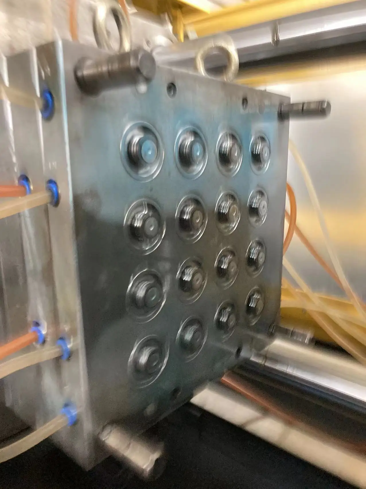 China cheap Capping Machine  Bottle Oil Cap Mould Plastic Injection Mould