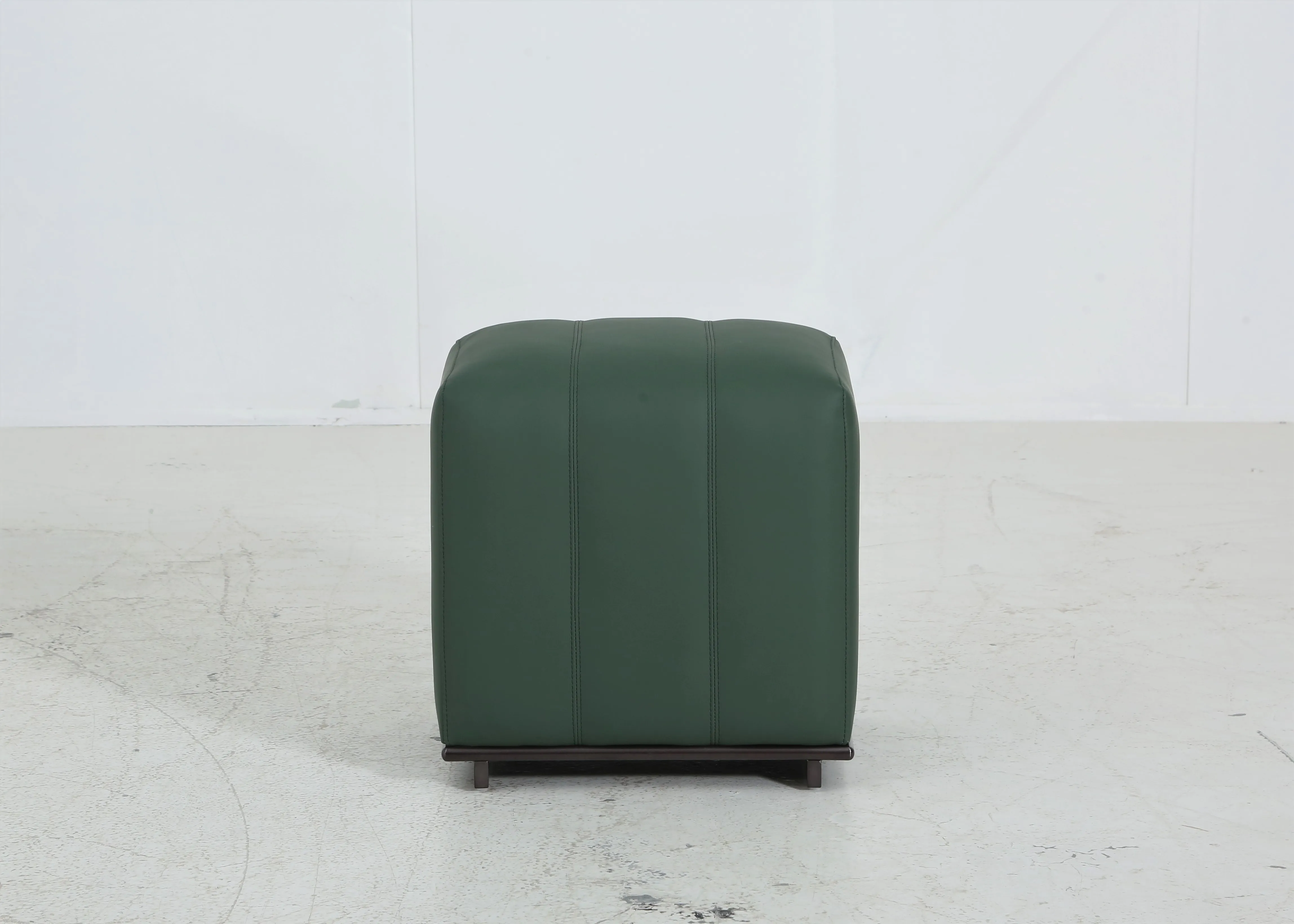 Household solid wood   foot small stool Adults kids wooden shoe step stool chair Cute casual round wooden stool