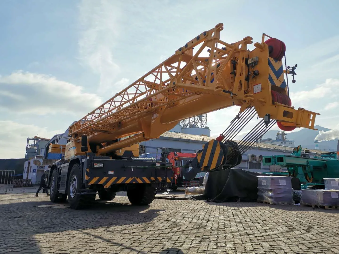 XCMG Brand Rough Terrain Crane XCR55L4 50 ton Mobile Crane For Sale