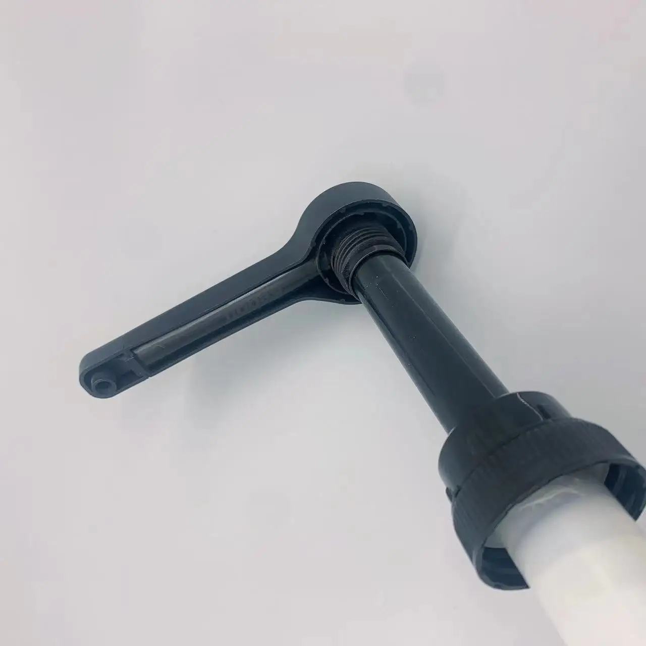 syrup pump 25ml Pour Sauce Oil Plastic Bottle Dispenser Pump Customized Output Quantity 38/400