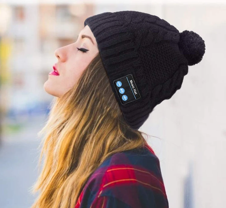 Шапка-бини с Bluetooth из мягкой трикотажной ткани помпоном и встроенными динамиками микрофоном для зимнего фитнеса занятий спортом на открытом воздухе