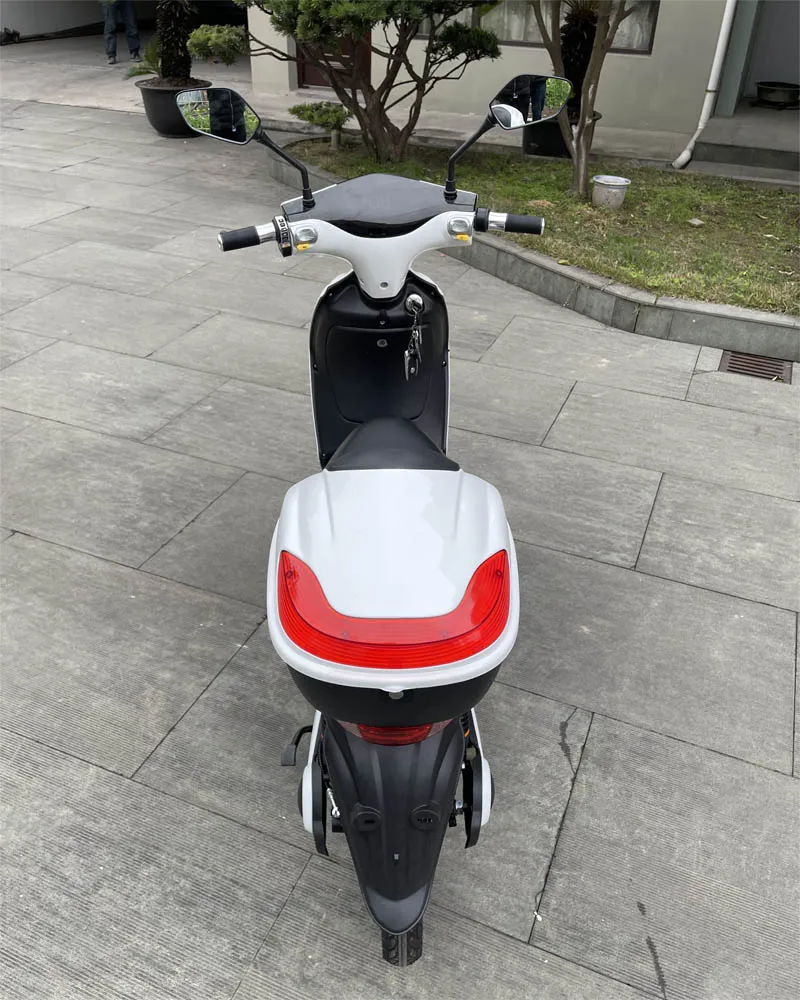Factory Direct Sale 250W-800W 350W 2-Wheel Electric Bike Scooter Pedals Digital Smart Type Motorcycle Electric Moped Scooter