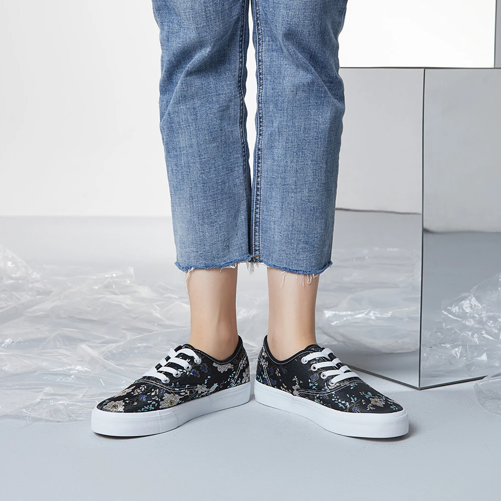 KH Factory Wholesale OEM Custom Logo Classic Vulcanized Casual Walking Half Canvas Trendy Shoes For Unisex