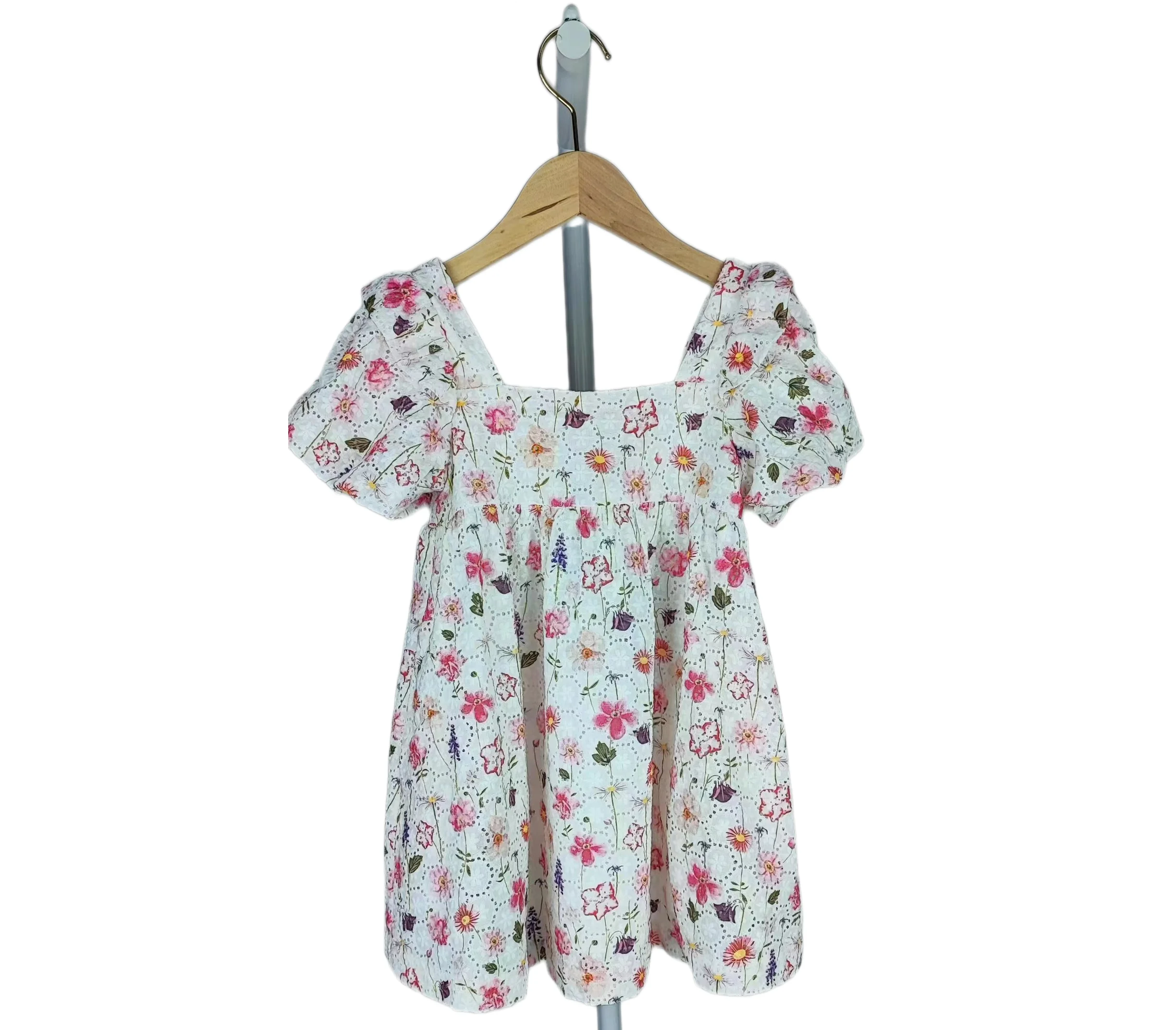 Летнее платье для девочек с квадратным воротником и