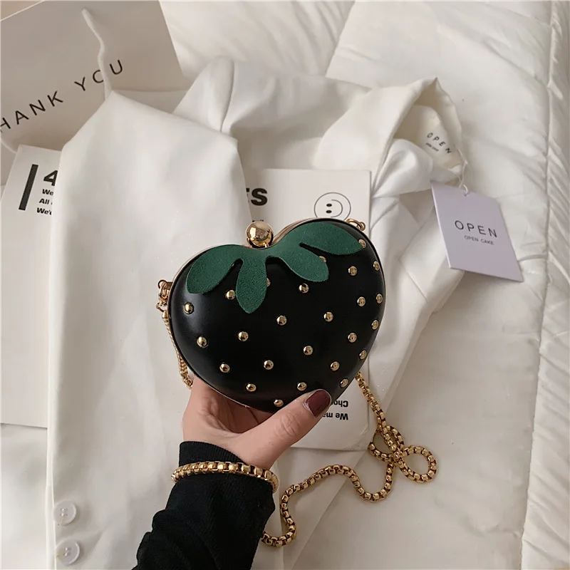 Wholesale 2024 summer fashion cute heart-shaped red strawberry bag mini chain messenger bag rivet mouth red envelope