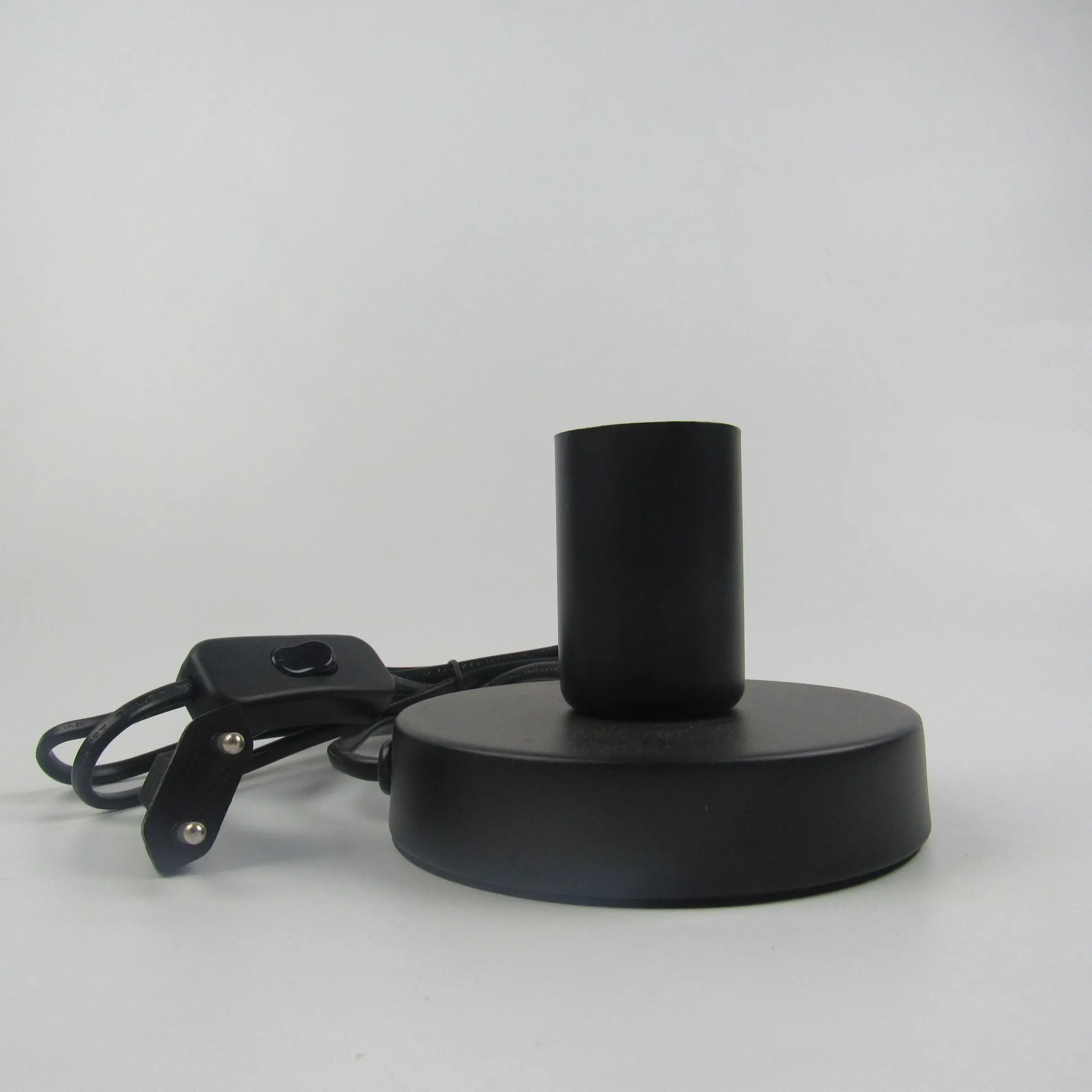 E26 E27 iron stand up table lamp holder socket with power cord  303 switch 2pin US plug