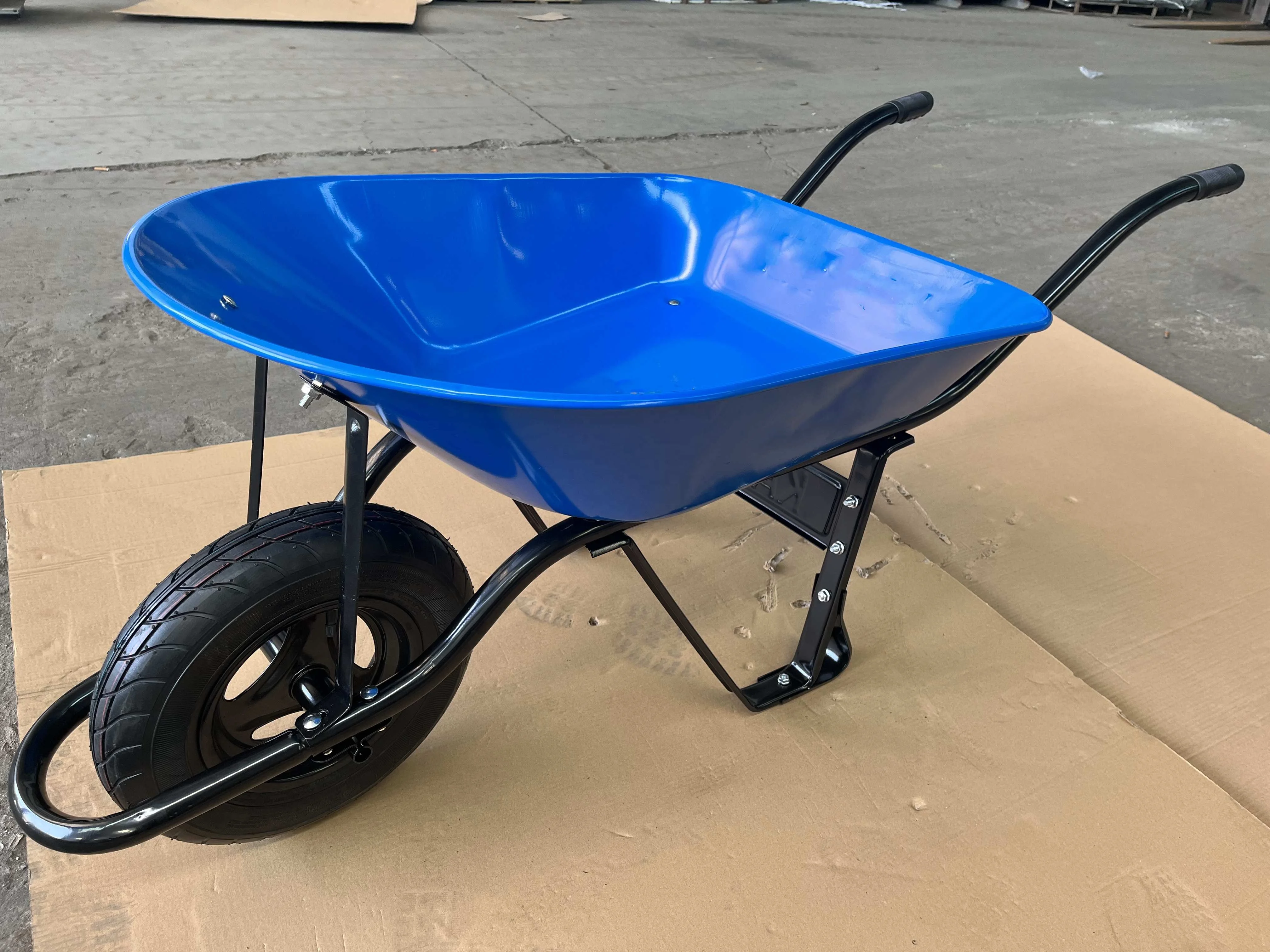Wheel Barrow for South America Load 200kg 80L 4.00-8 inch Pneumatic Wheel heavy duty wheelbarrow