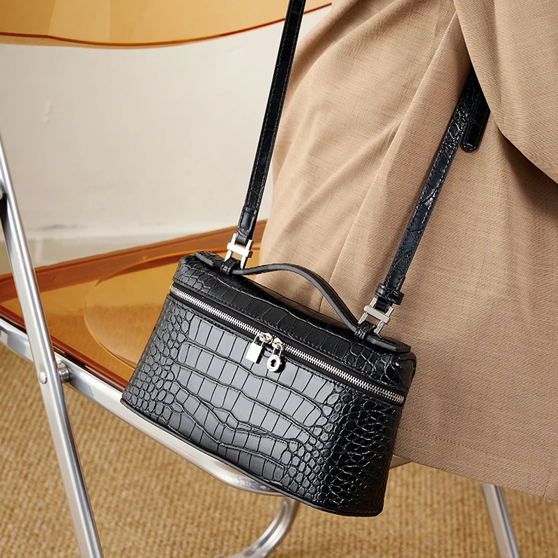 Cowhide Evening Party Clutch Bag Purse Luxury Hand Bag Designer Hands Bags For School