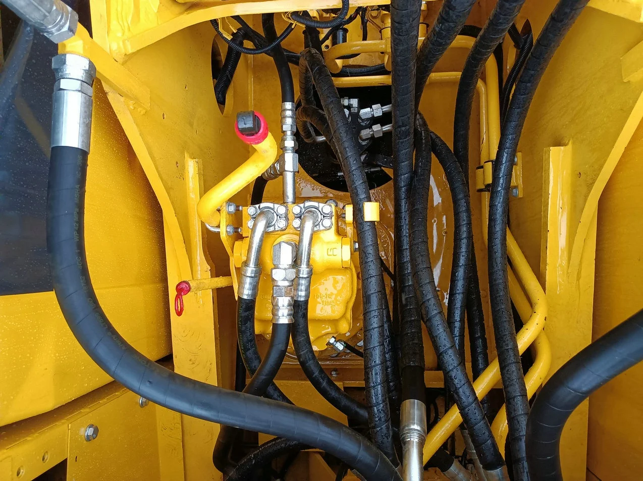 Hydraulic Large excavator Crawler 20ton  Excavators Japan Brand Komatsu pc200  Pc200-8 Used Excavators Provided 100% Ready