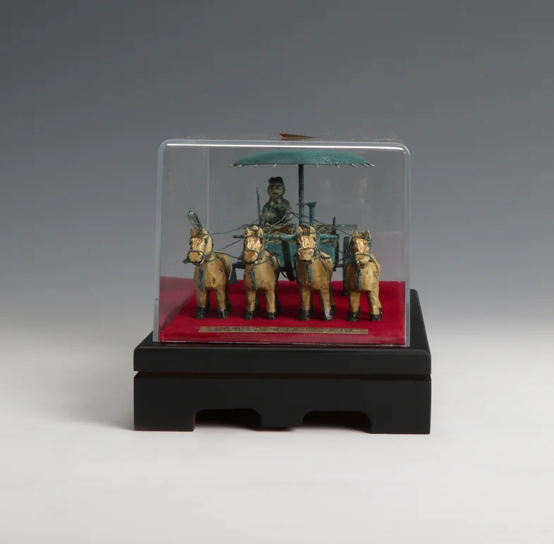 Classical Business gifts cast iron Chinese style bronze chariots and horses statues