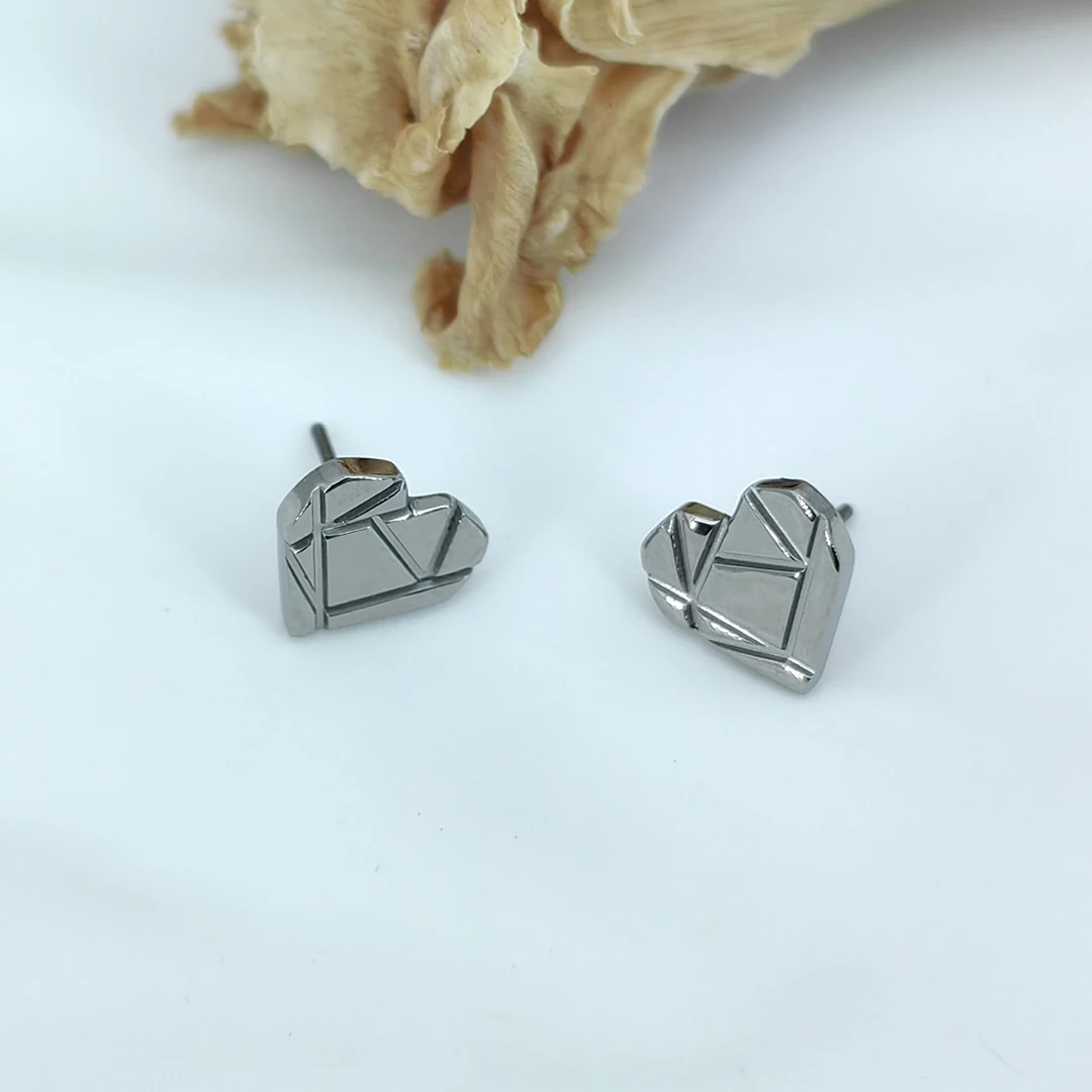 Calendo New Style  ASTM F136 Titanium  High Polished Heart Threadless Cartilage  Lobe Earring  End Piercing  Jewelry