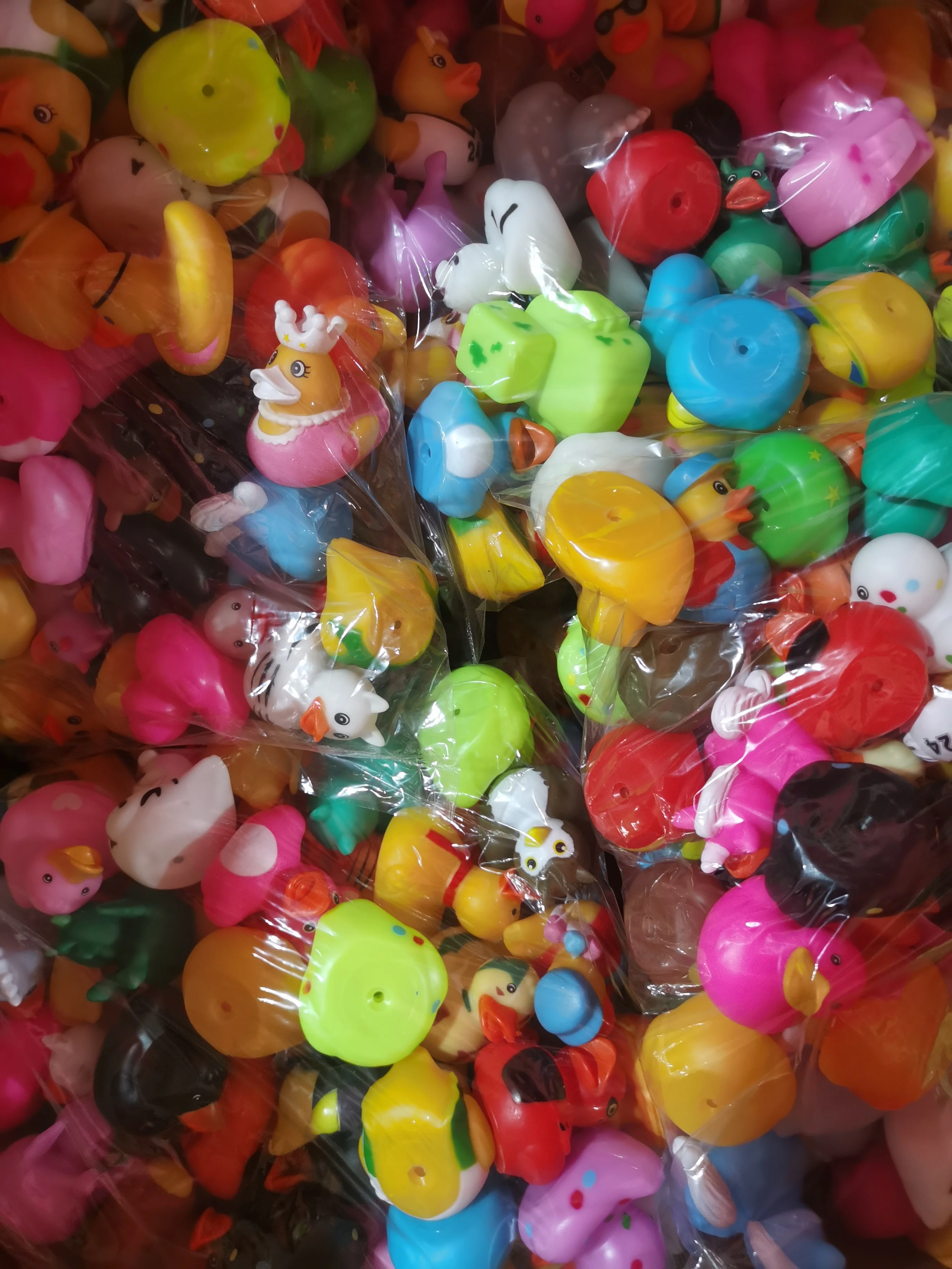 PVC bath duck toys Floating cute baby shower bulk cheap yellow rubber ducks