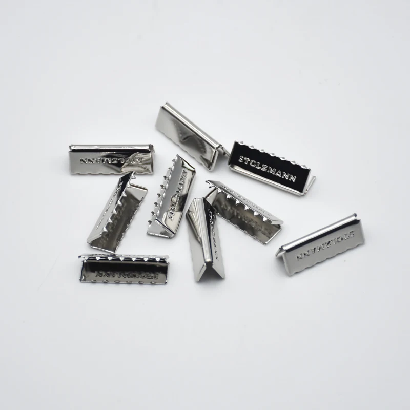 Блестящий серебряный цвет, пользовательский резной логотип, лента, форма, лента, зажим, веревка, концевые зажимы для ремня, наконечник, шнурок, лента, одежда