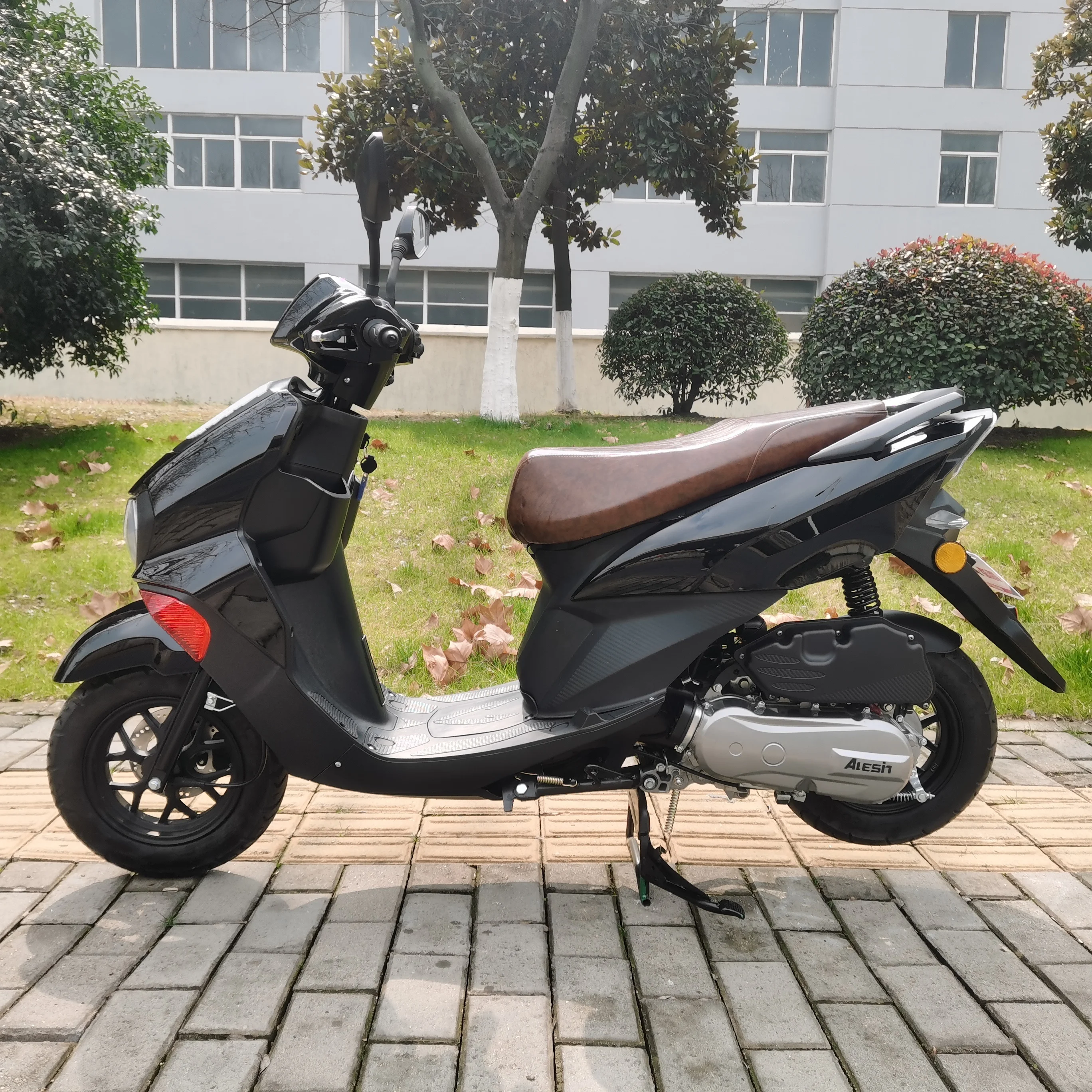 2024 new design gas scooter in 125cc/150cc good drive test