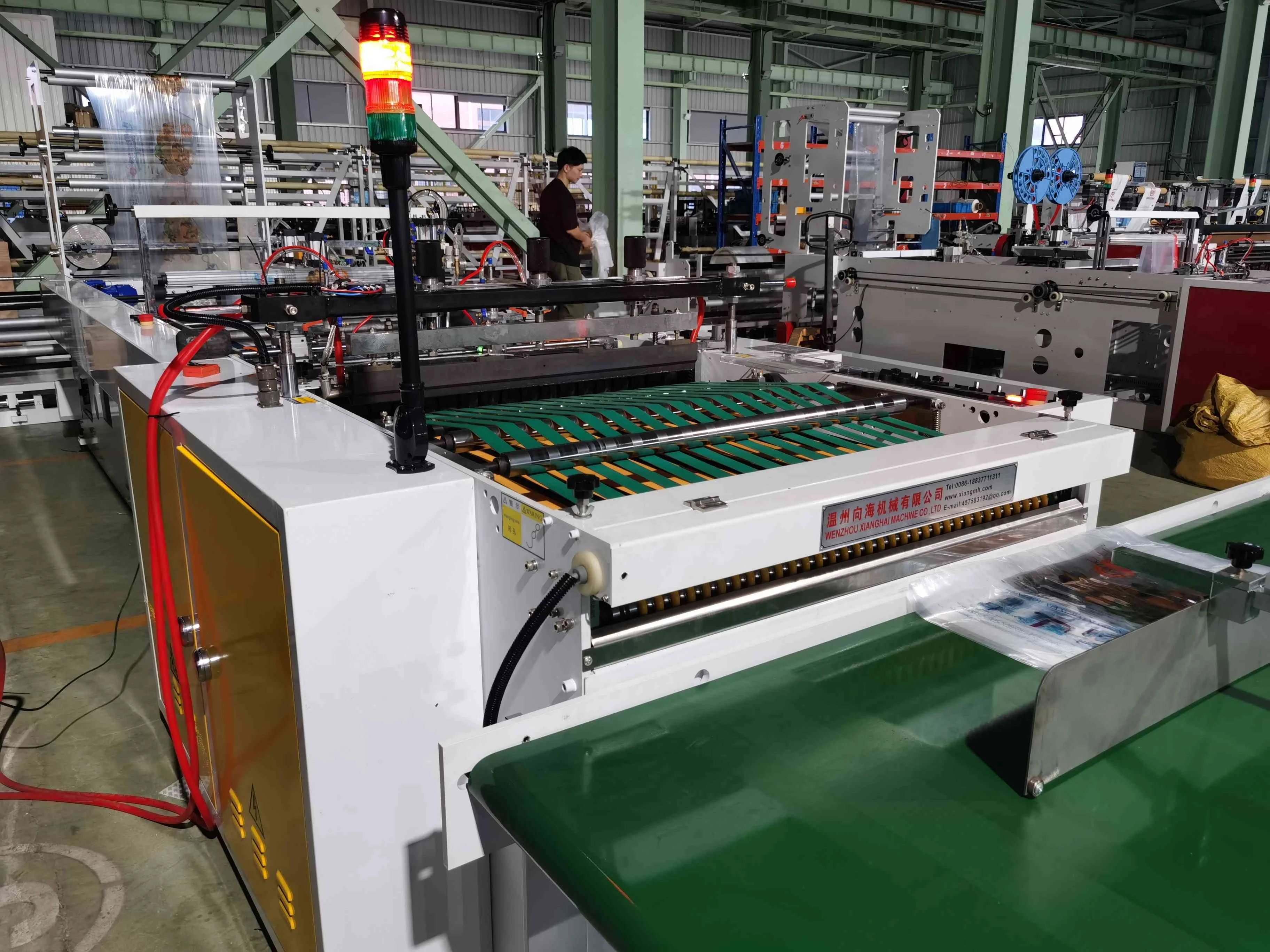 Высококачественная машина для производства пластиковых пакетов с различными боковыми уплотнениями и мягкими ручками