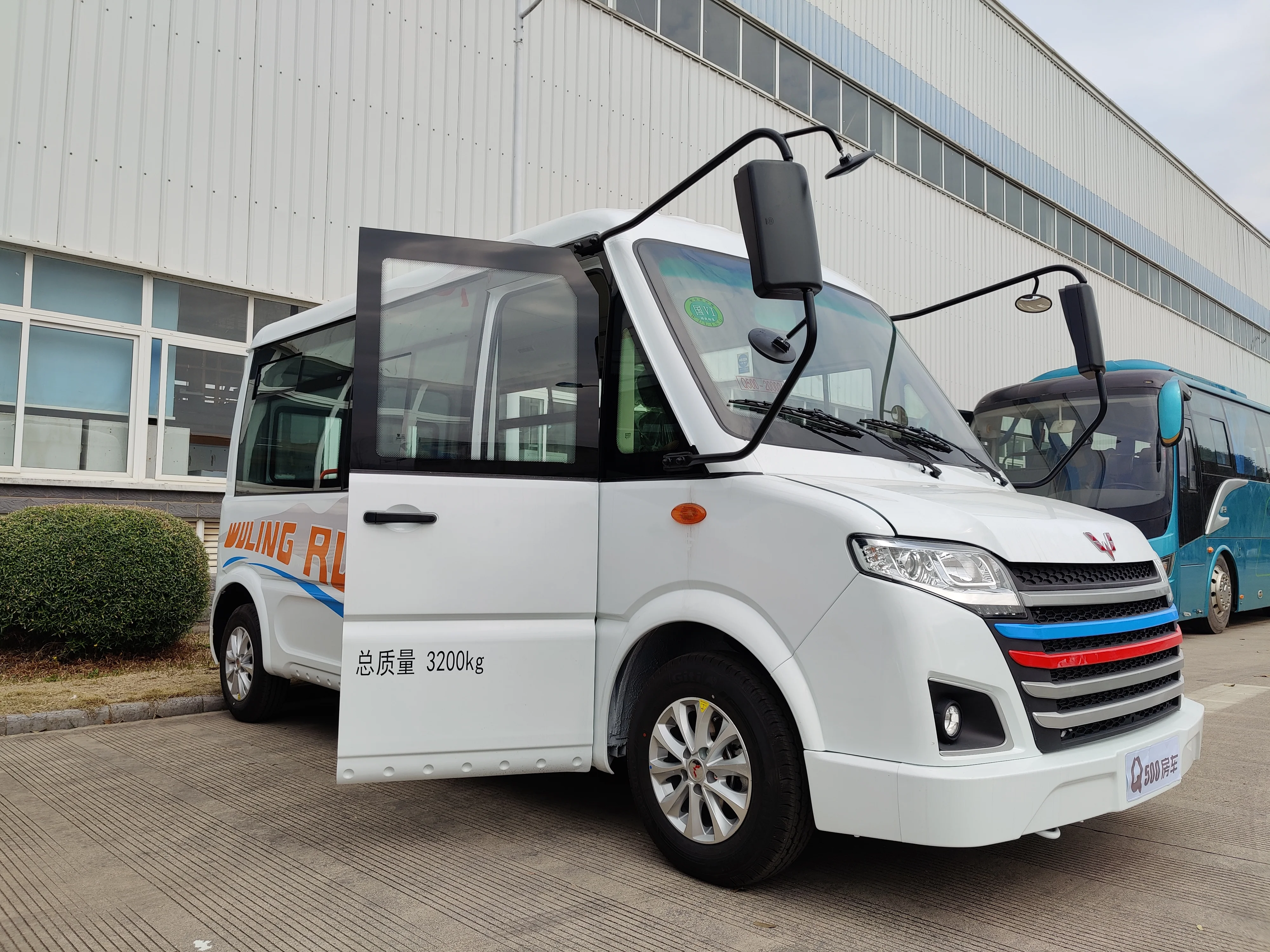 WULING Camper Home Motorhome RV Caravan Travel Trailer with Washroom Beds Sofas Table Air Container Refrigerator Cooking Kit