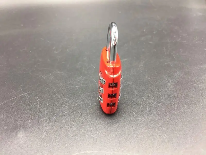 Безопасный навесной замок разных цветов по всему миру