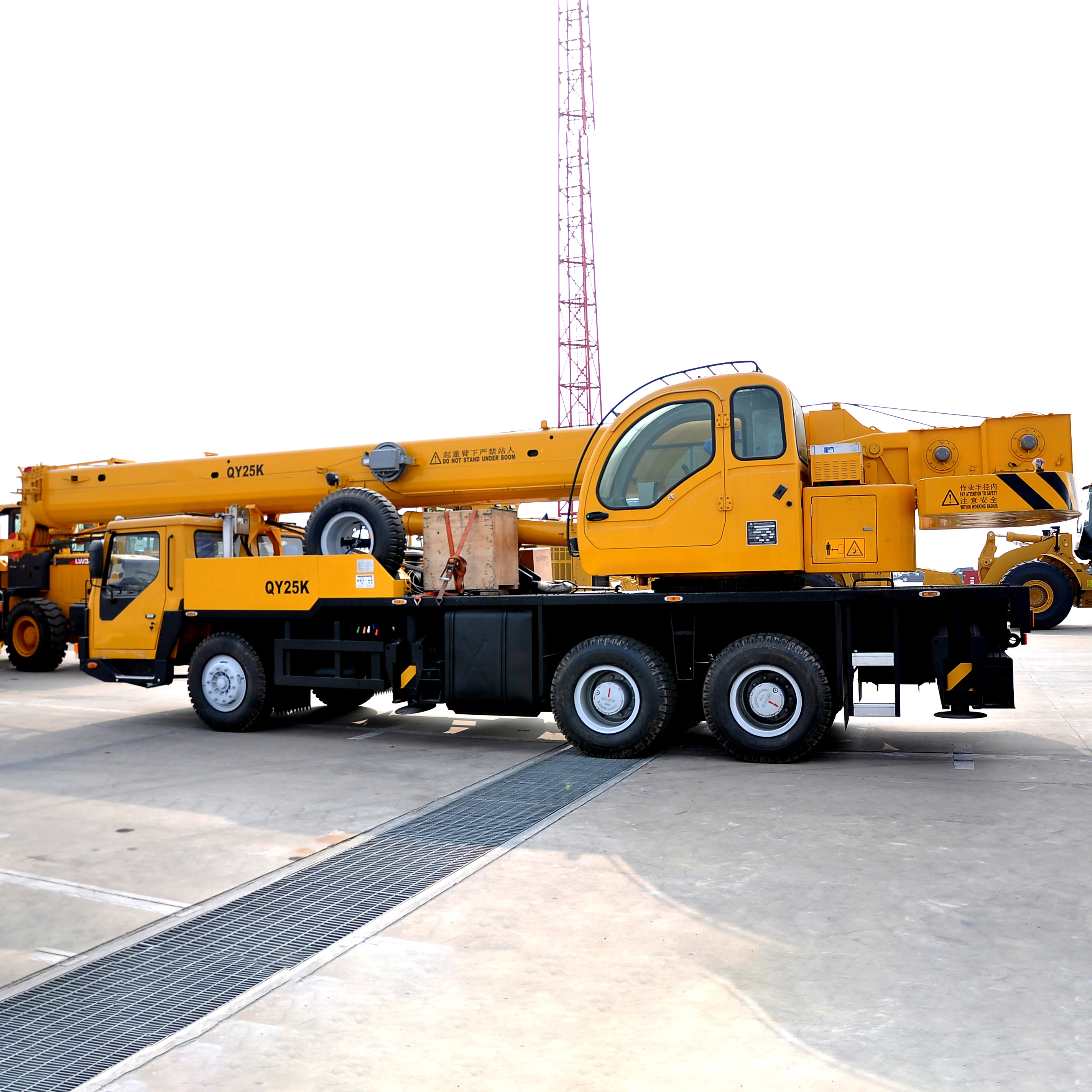 China Cheap Price New 25 Ton Foldable Arm Truck QY25K Mounted Boom Lift Car Crane with Basket Lorry Mounted Crane for Sale