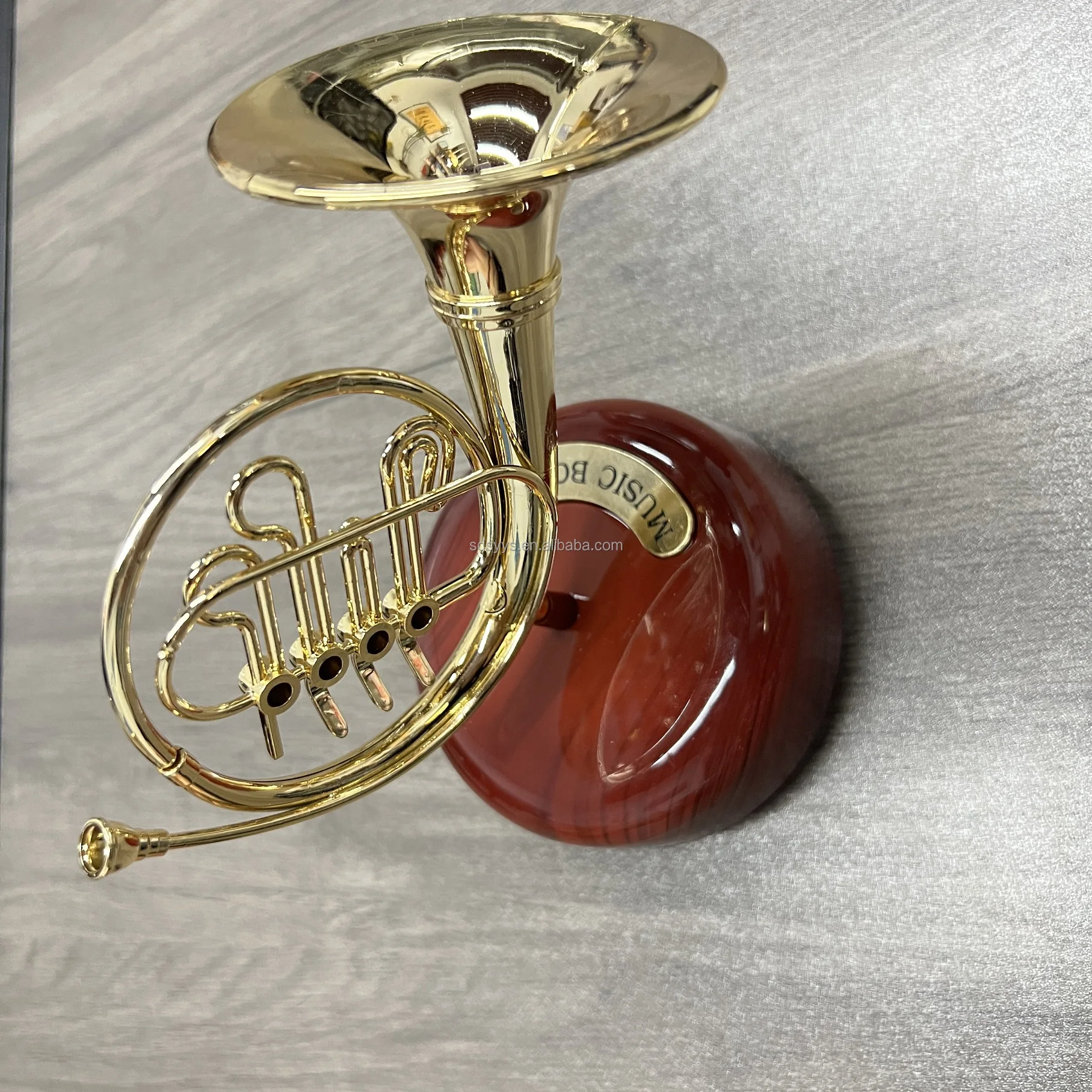 Handmade products Exquisite craftsmanship mini wooden violin shaped rotating instrument ballerina carousel music box
